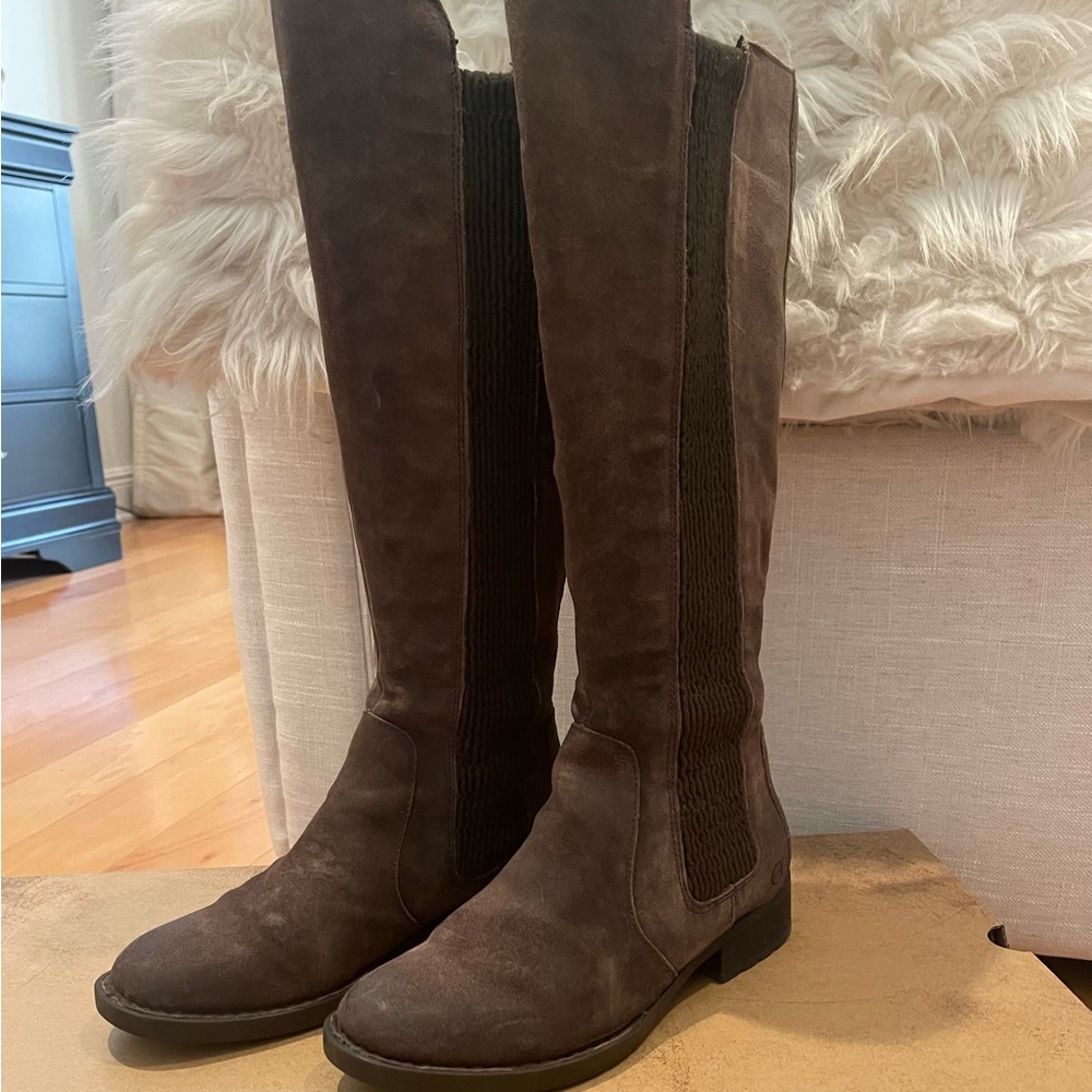 Born Geo Boots in Taupe sz 8 Like New!